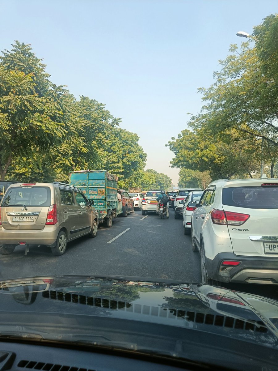 silvermoksha's tweet image. #Trafficblock on ring road #Delhi during peak hour. Why?