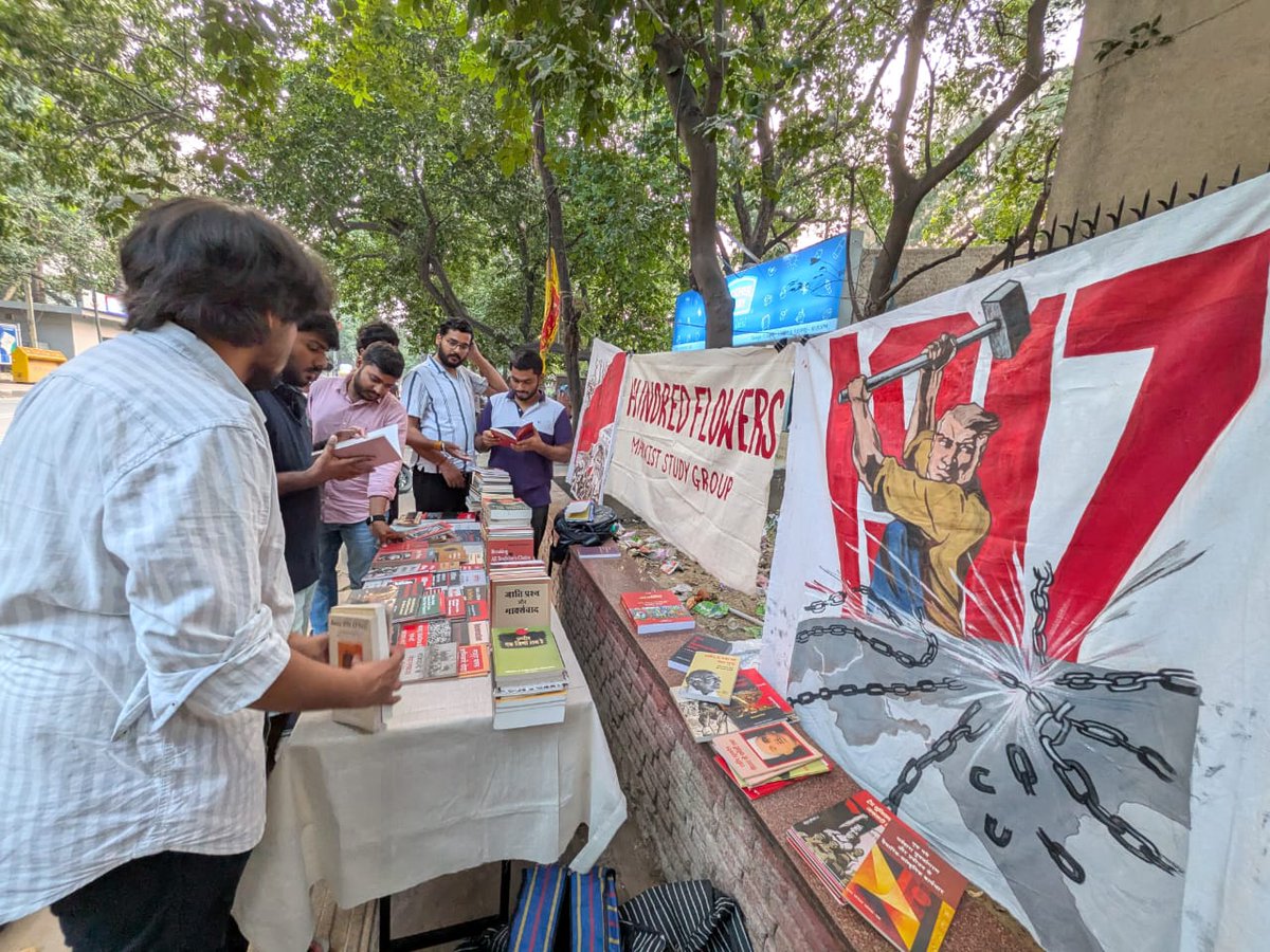 HFmarxist's tweet photo. https://t.co/Yo3ii2y4Zu

https://t.co/V770Dis4DG

Commemorating the Great October Revolution on its 108th anniversary, Hundred Flowers Marxist Study Group organized a book exhibition near Arts Faculty, University of Delhi on November 5, 2025. https://t.co/Ab0q0w4wDX