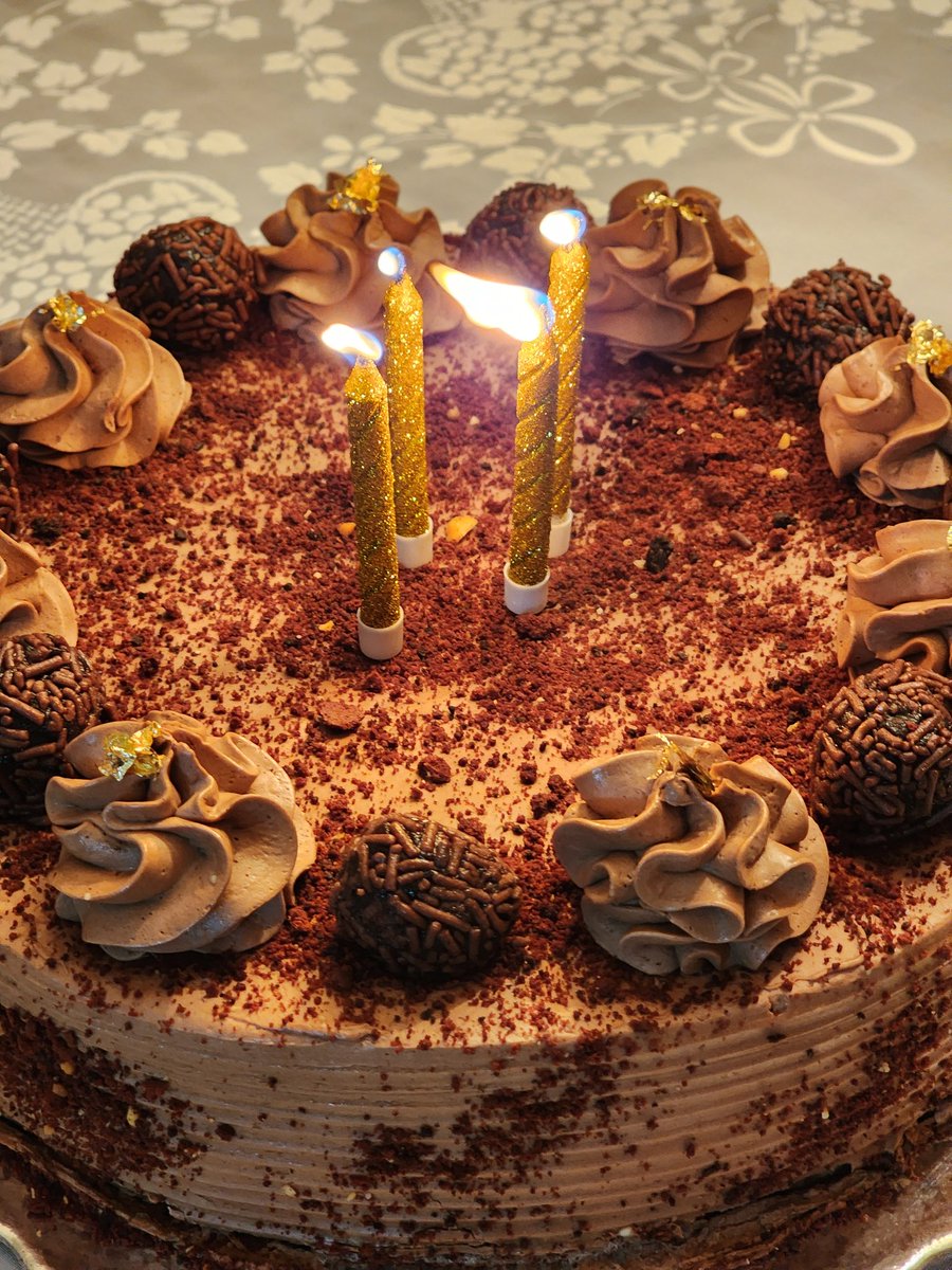 32 años de casados de mis papis🥹🥰 que bendición.