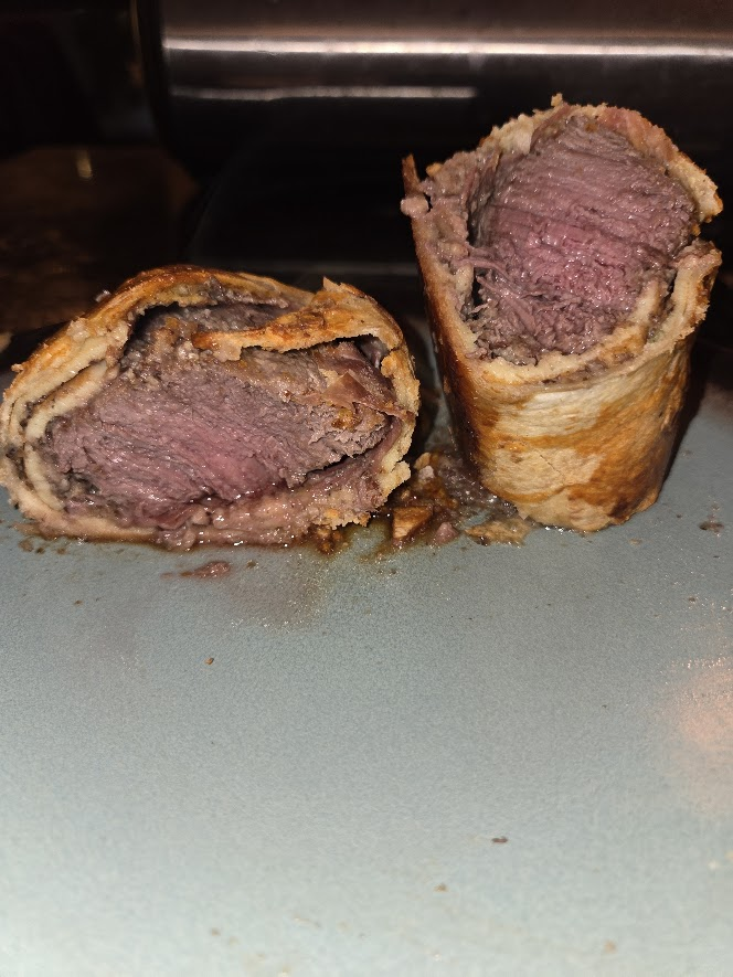NewClearHarley's tweet photo. #Week10 #DFS #MatchupMeal #LVvsDEN @TheHuddle @DraftKings @FanDuel @Fanball @MyFantasyLeague @SleeperHQ @Underdog @usatodayfantasy @usatodaysports @ESPNFantasy @YahooFantasy Entree: Hatch Green Chile Smother @GordonRamsay Beef Wellington wrap in a tortilla instead of puff pastry https://t.co/GZJ4KmNGZC