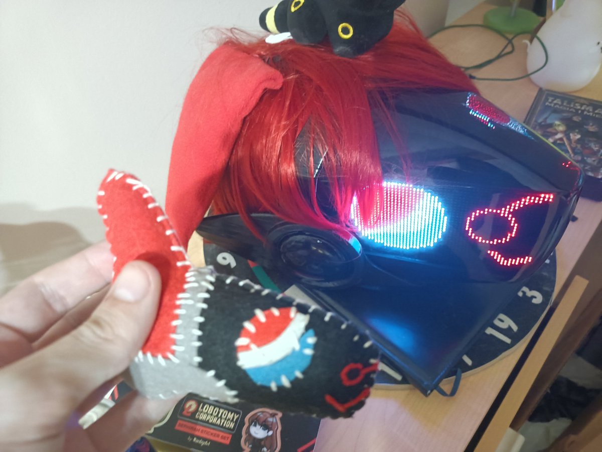 Look at this cool gift plushie I got btw from a good friend Trains :D