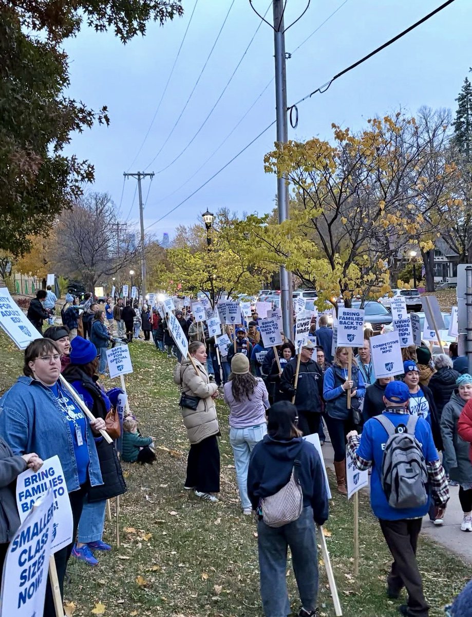 EducationMN's tweet photo. Proud to join hundreds of @MFELocal59 members &amp; MPS parents at picketing sites across Minneapolis tonight. Strong schools = strong communities. Time to settle a contract w/the fair wages, smaller class sizes &amp; more special education supports families are asking for! #mfestrong https://t.co/AfaOH1026L