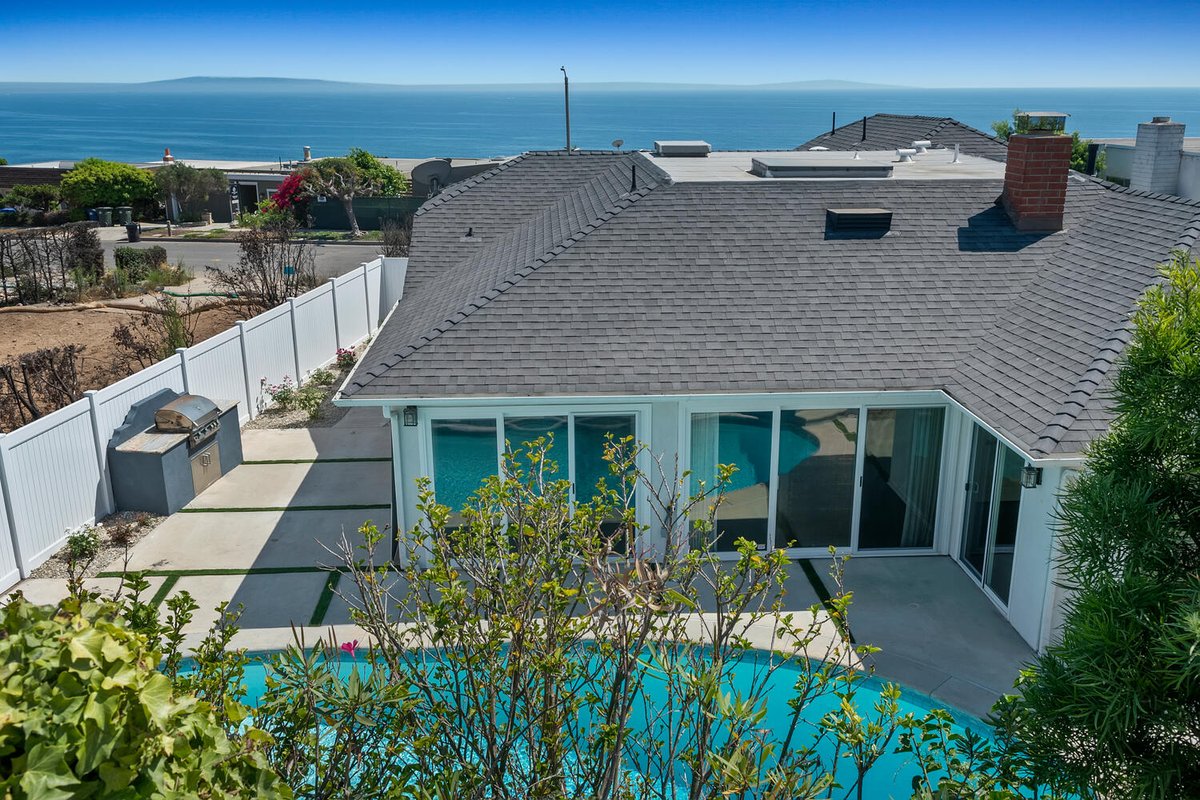 4_Malibu's tweet photo. Open House 🌊 18133 Wakecrest Dr, Malibu — ocean views &amp; modern coastal style in Sunset Mesa. Hosted by 4 Malibu Real Estate. Sunday 11/9 | 1-3p

View property details: 
https://t.co/ZPrGA9ftsX

#4maliburealestate #maliburealestate #malibuopenhouses #coastalliving #sunsetmesa https://t.co/WhnrzGMp1F