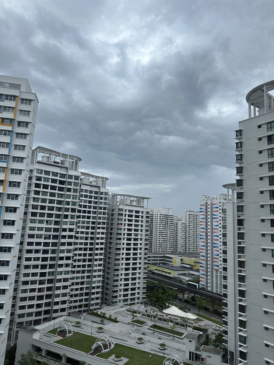 CorevcShort's tweet image. 曇りの日こそ、自分のペースで。焦らず、ゆっくり、前へ。