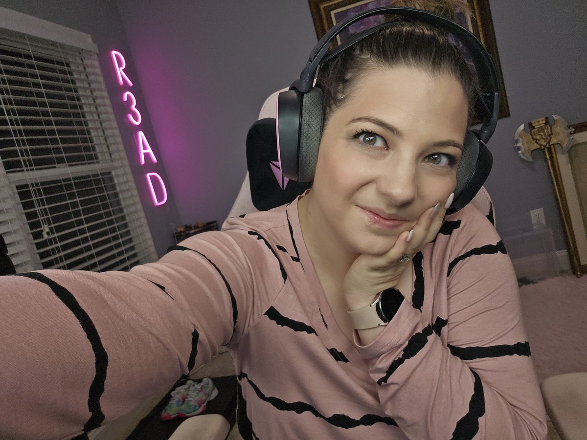 HELLO. My sign brings me happiness. 

Let's see what Dota brings 🙃

Live now! Trv/Reinessa 💛