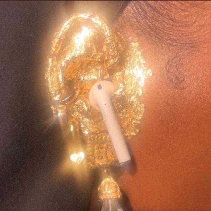 axeldaniel30's tweet image. Te luciste Rosalía con esta tremenda joya 
#Rosalía #LUX