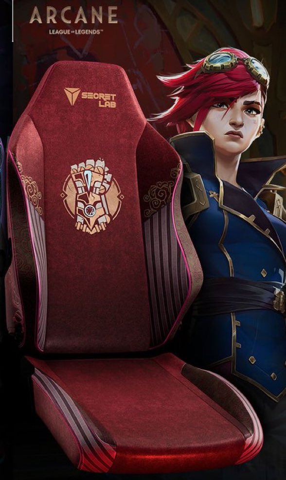 _teialuna's tweet photo. need to sit on it so bad. that chair is also nice. https://t.co/zMPoTGLx6f