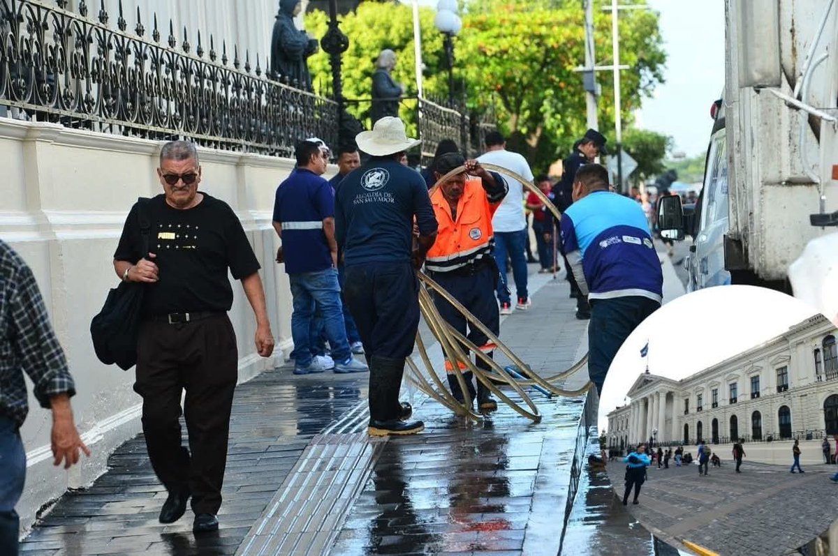 ElTrompudo2022's tweet photo. Adulteraron la escena del crimen

En cuestión de minutos levantaron el cuerpo y lavaron la acera... y aquí no ha pasado nada. Cero testigos, cero muestreo científico forense, cero asesinatos en el país del Cool... https://t.co/Bp3GcfXUz8