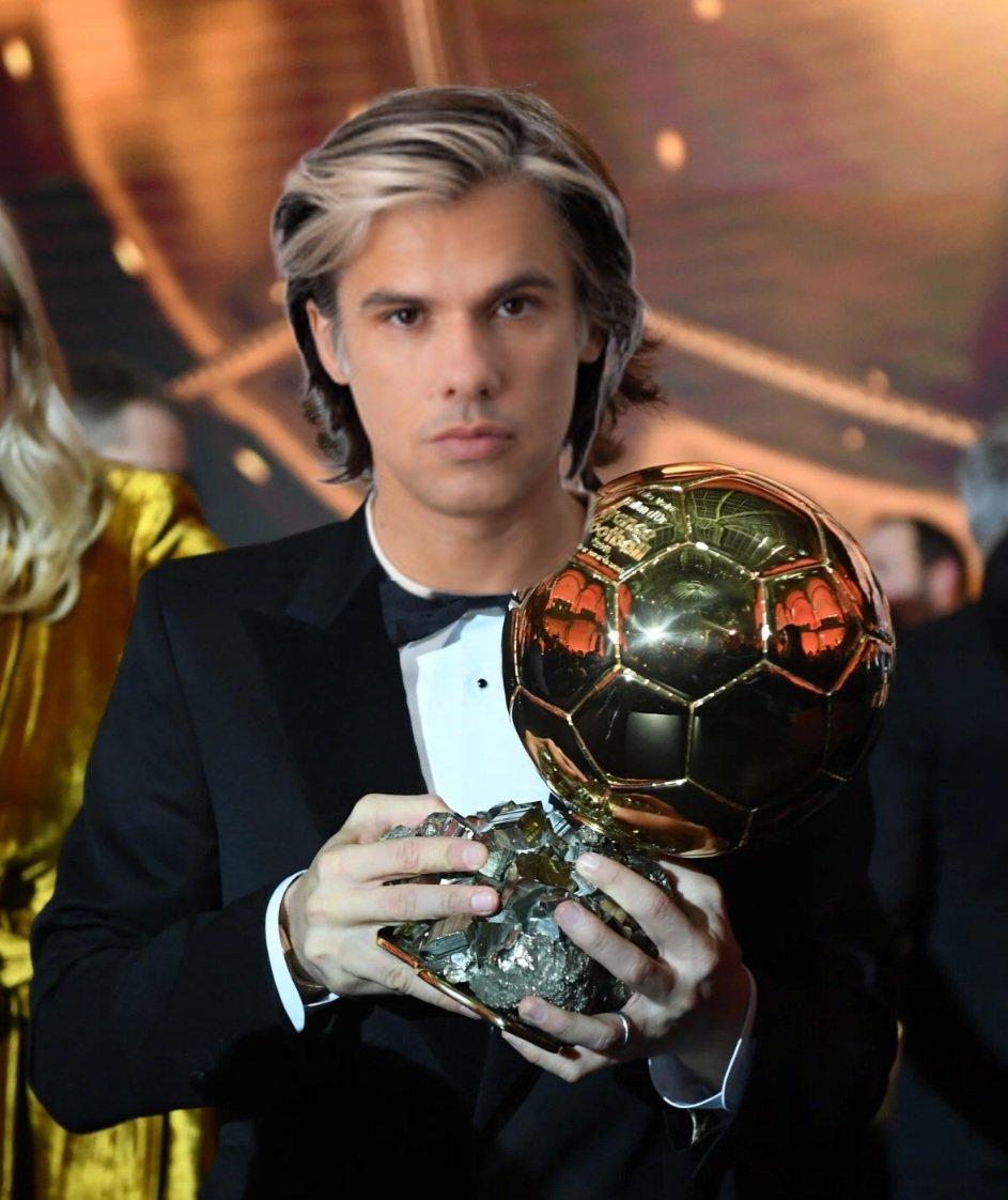 Darty_Dancing's tweet image. L'enchaînement "La petite voix" et "Sama" niveau punchline 
#Orelsan #lafuiteenavant