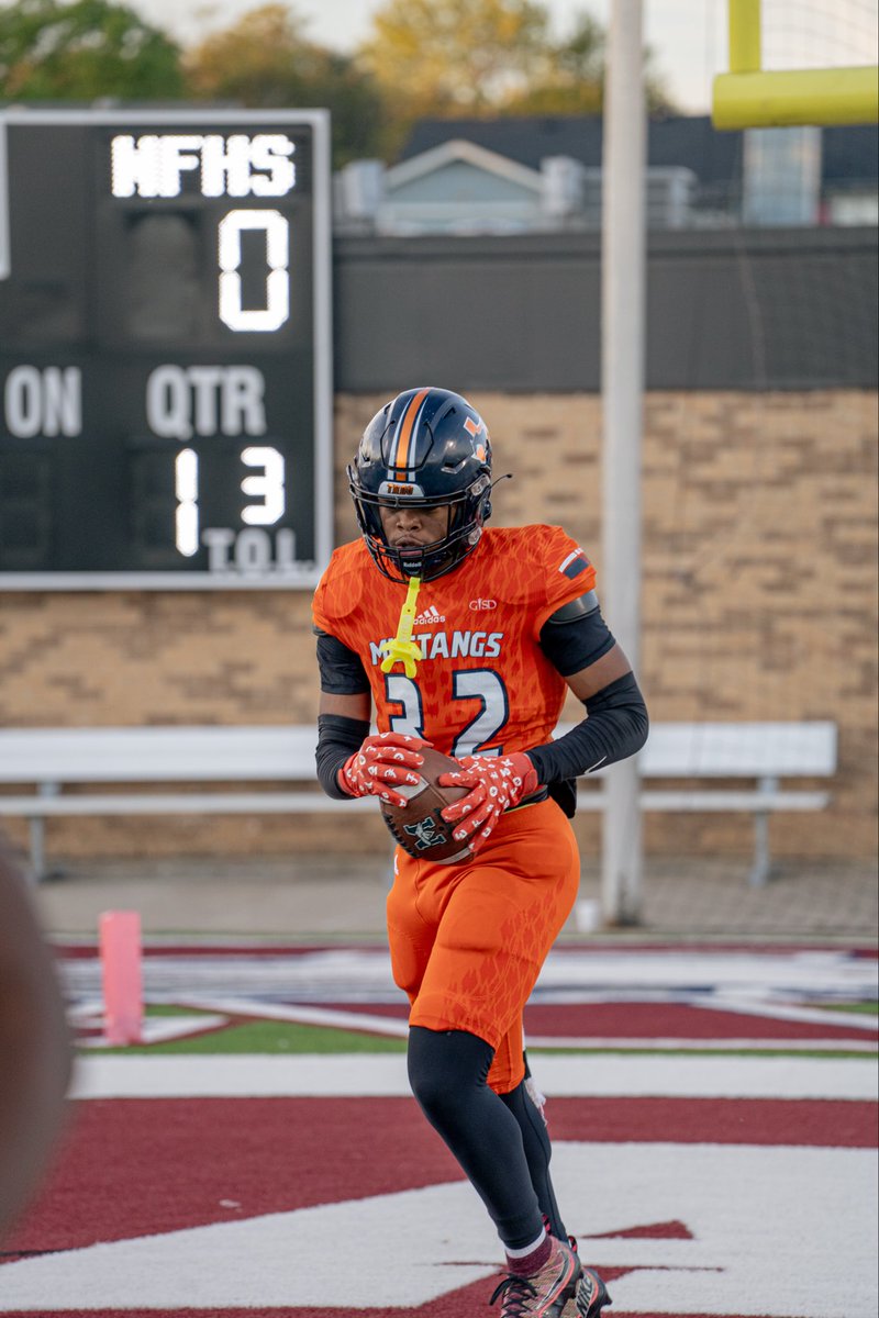 LD32problems's tweet photo. @CoachEMe86 Running back out of sachse texas attending sachse high school   Ladarien Fellows ( I’ll be blessed to have this offer)
ATH
3.0 gpa
6’0 205
4.72 40 hand
sachse tx
co 2026
Pro agility 4.53 
squat:405
bench:220
Power clean 245 
3182002139 https://t.co/fQ0srXFpPY