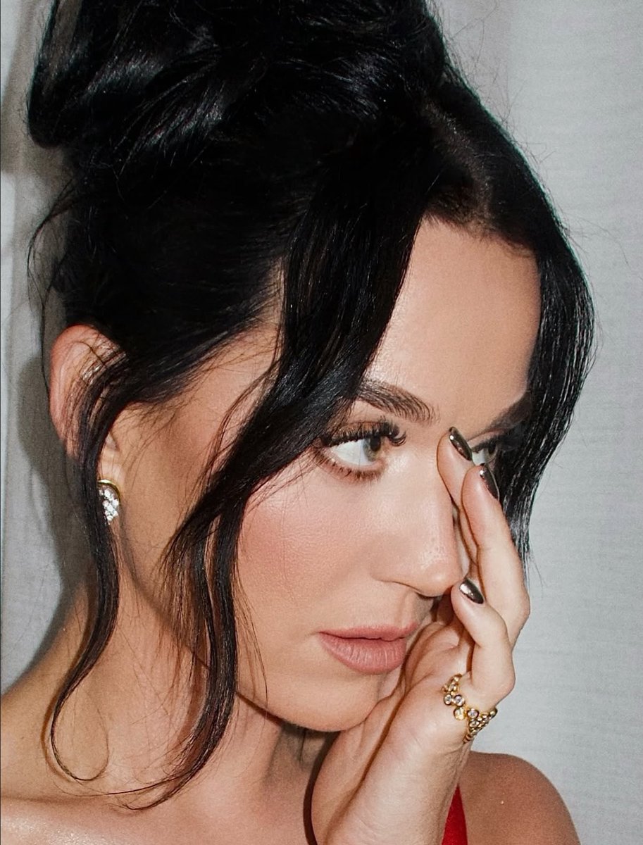 KatyActivity's tweet photo. “Tried all the medications
Lowered my expectations
Made every justification
Bleeding out, bleeding out, bleeding out slow
Band-Aids over a broken heart” — Katy Perry on ‘bandaids’ https://t.co/Cp4ikdVYaU