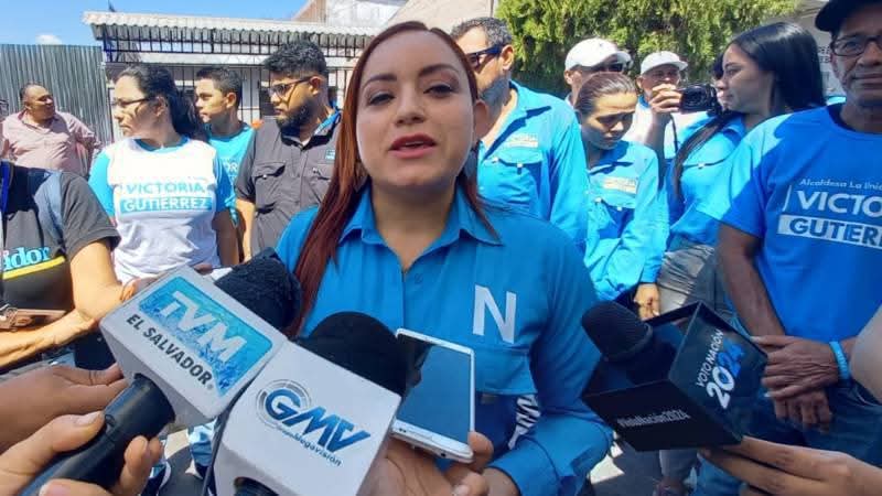 FranklinMartz_'s tweet photo. #ViralesDeHoy
Fuertes críticas en redes tras conocerse que la PNC borró imágenes de la captura del compañero sentimental de la alcaldesa de Nuevas Ideas en La Unión Sur...
👇🏽 https://t.co/LfxaXu5njE