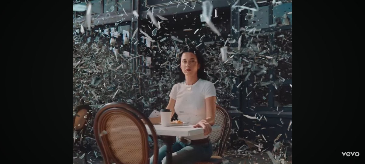 DIOS MÍO DE MI VIDA, ESTOY CONVULSIONANDOOOO! ES TAN DIFERENTEEE. Y EL VIDEOCLIP TAN BUENOOOO! MENUDA PATADA A ORLANDO BLOOM OMGGG 😍🥺🩹
WE LOVE YOU SO MUCH! 🩹🧡🦋 <a href="/katyperry/">KATY PERRY</a>