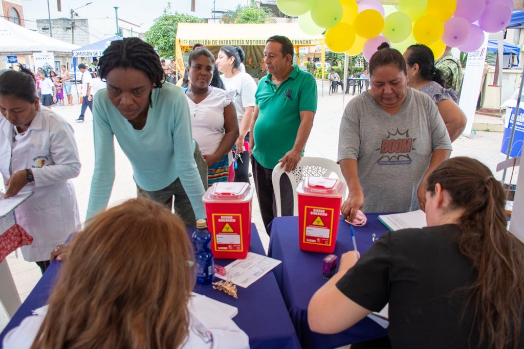 En #Buenavista, #Pasaje, la Brigada de #ElNuevoEcuador atendió a cientos de familias con servicios del Estado.

Personas con discapacidad recibieron ayudas técnicas y nuevas familias accedieron al Bono de Desarrollo Humano. 🤝