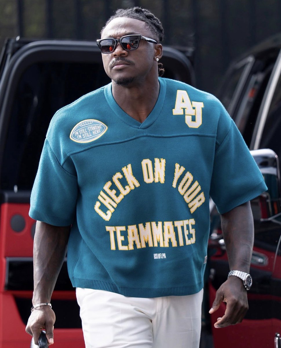 AJ Brown recently wore this shirt!! “Check On Your Teammates” Mental health struggles are real.. Check on your People!
🥺💚