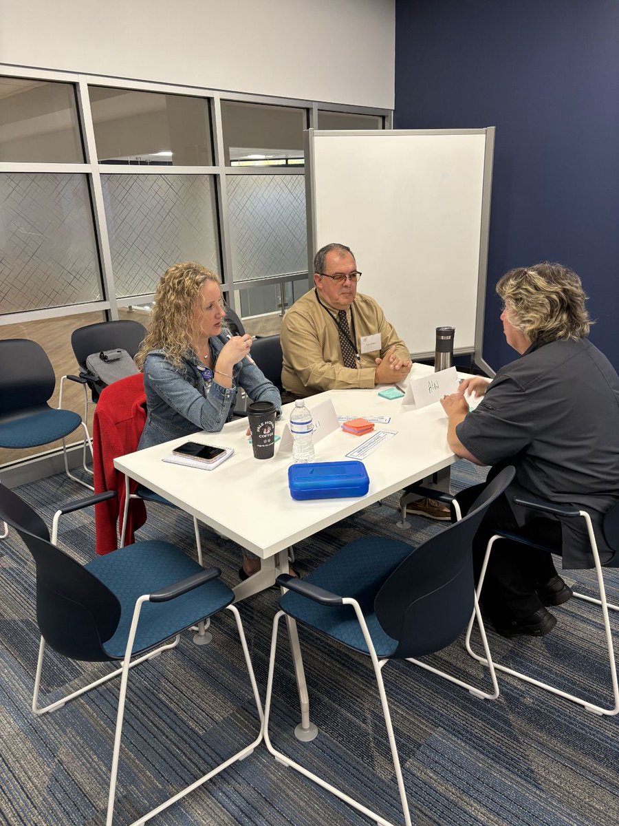CPSProfDev's tweet image. Proud of our leaders in Transportation, Custodial Services &amp;amp; School Nutrition! They’re building strong teams, supporting one another, and elevating practices that help our schools thrive. Their collaboration is strengthening support for our staff! 💙✨ Teamwork in action! 💙✨