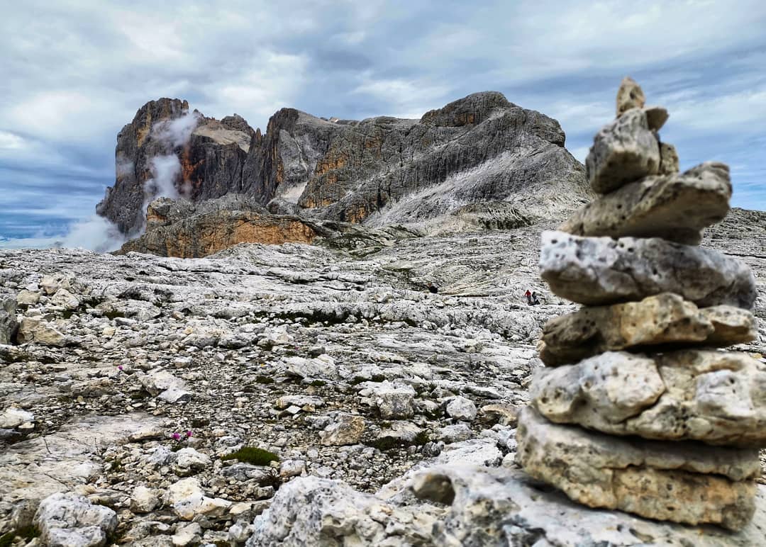jasonrthorne's tweet image. Even in the roughest landscapes, peace finds a way to bloom. ☁️🪨
#HiddenBeauty #TranquilPower #FlowWithNature