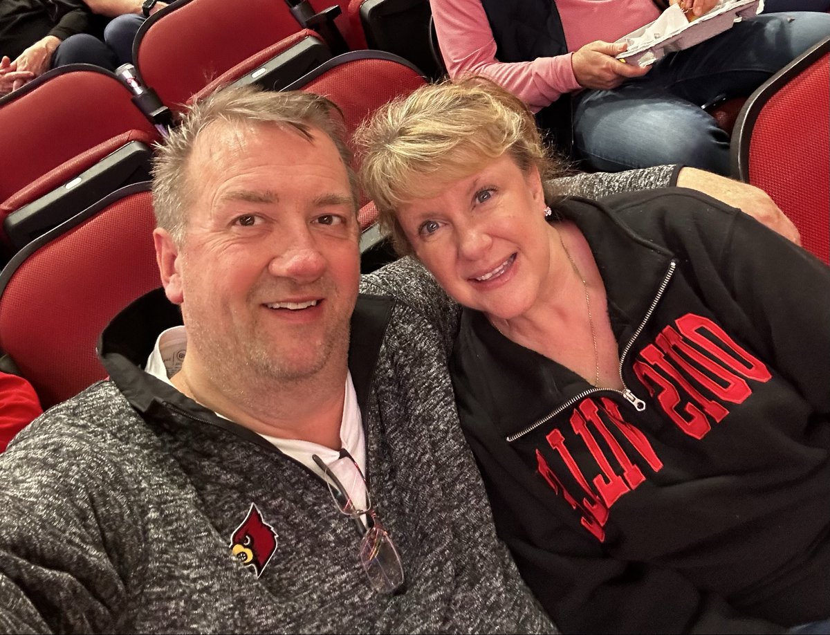 stevespurlock's tweet photo. Here to cheer on the Cards!  #GoCards Beat Jackson State. https://t.co/FiqCZ7VWeY