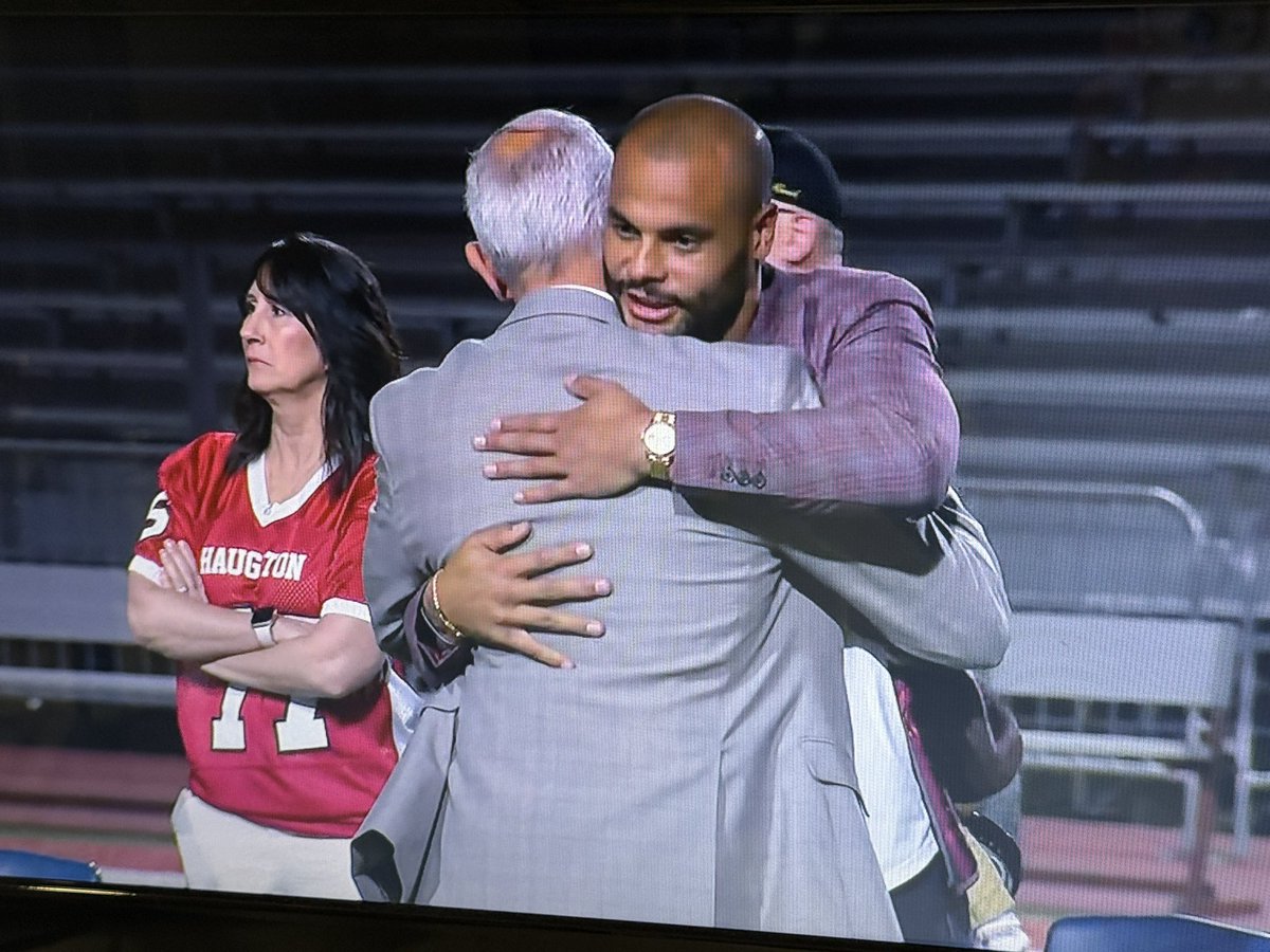 Dak Prescott returns to his alma mater, Haughton High School for a special field dedication ceremony. <a href="/CBSNewsTexas/">CBS News Texas</a> will have more on the QB tonight at 10pm. <a href="/CBSSportsTexas/">CBS Sports Texas</a>