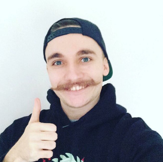 crayator's tweet image. What I looked like before GTA 6 delay VS now