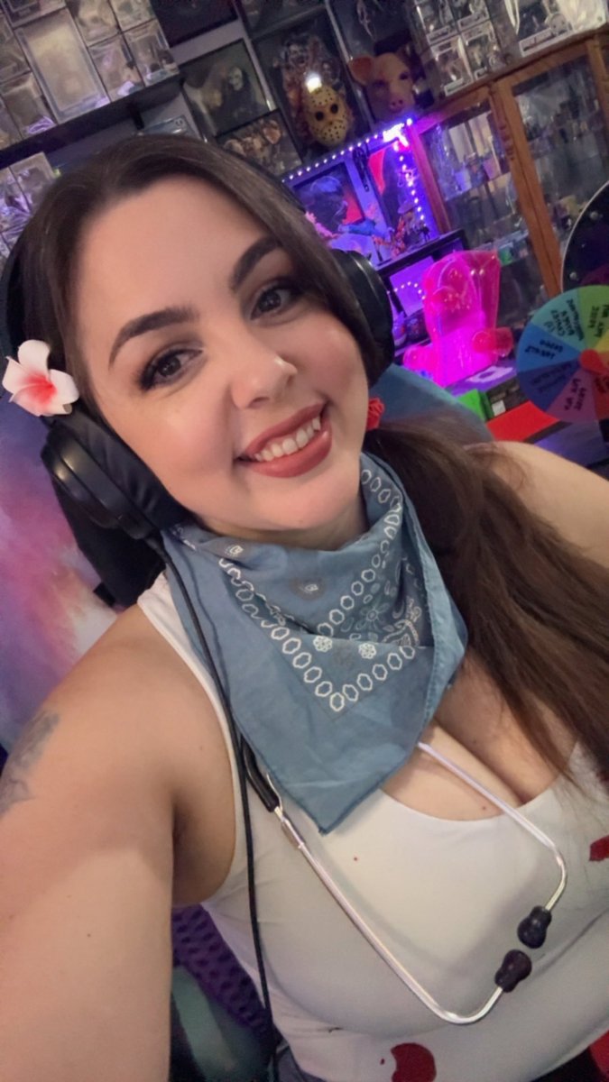 FlexxMz's tweet image. Live now as Trader Jen with @7DaysBloodmoons with @Quirky__Cookie ! We’ve got game keys to giveaway! Plus 2v8 later!