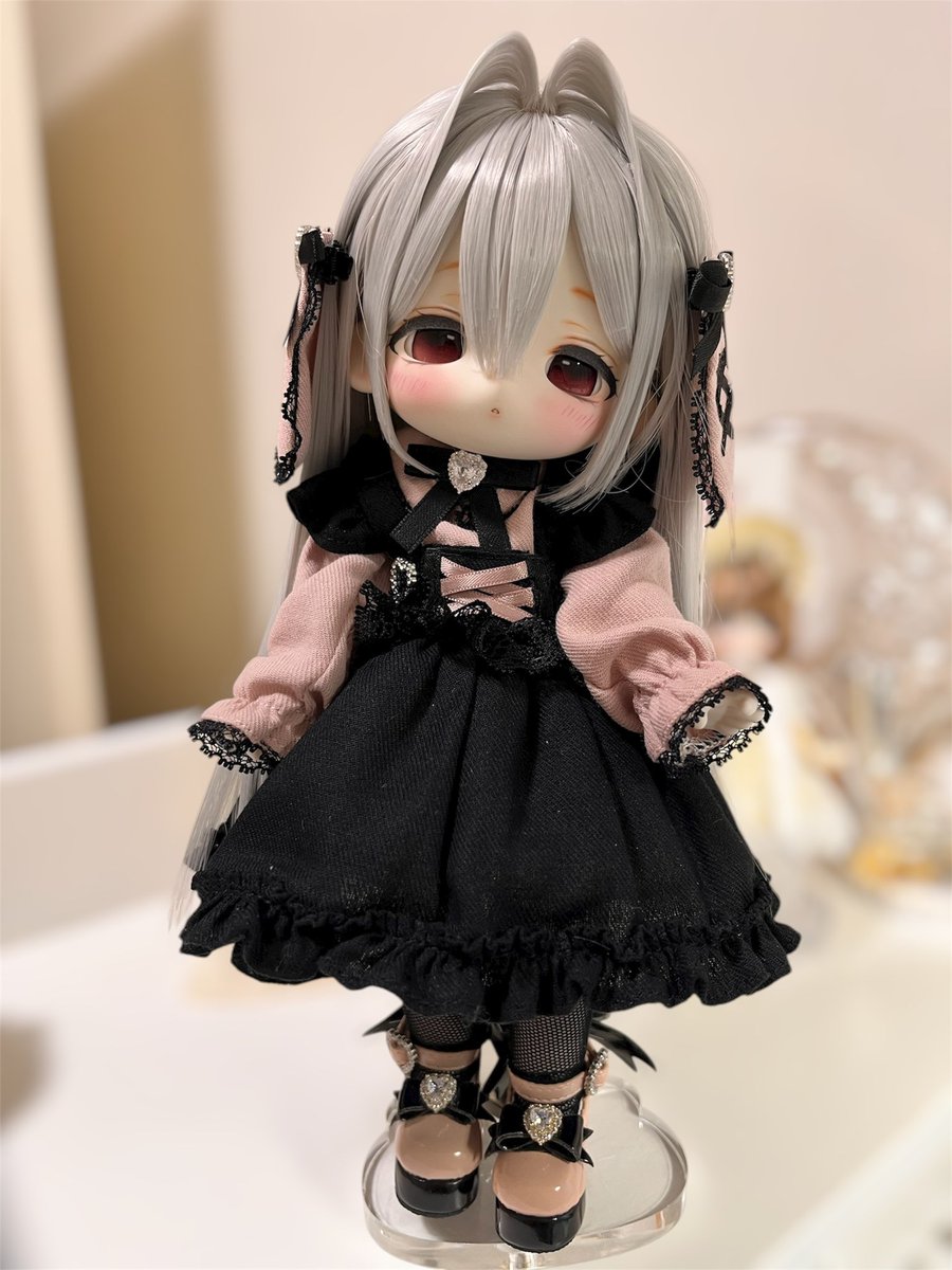nui__mochi's tweet photo. 久しぶりに自宅っ子りりちゃんのウィッグとアイを変えました🎀✨
このぷにっとほっぺがめちゃかわいい…ゴスロリ服着せたい！！ https://t.co/Wp3MJazIut