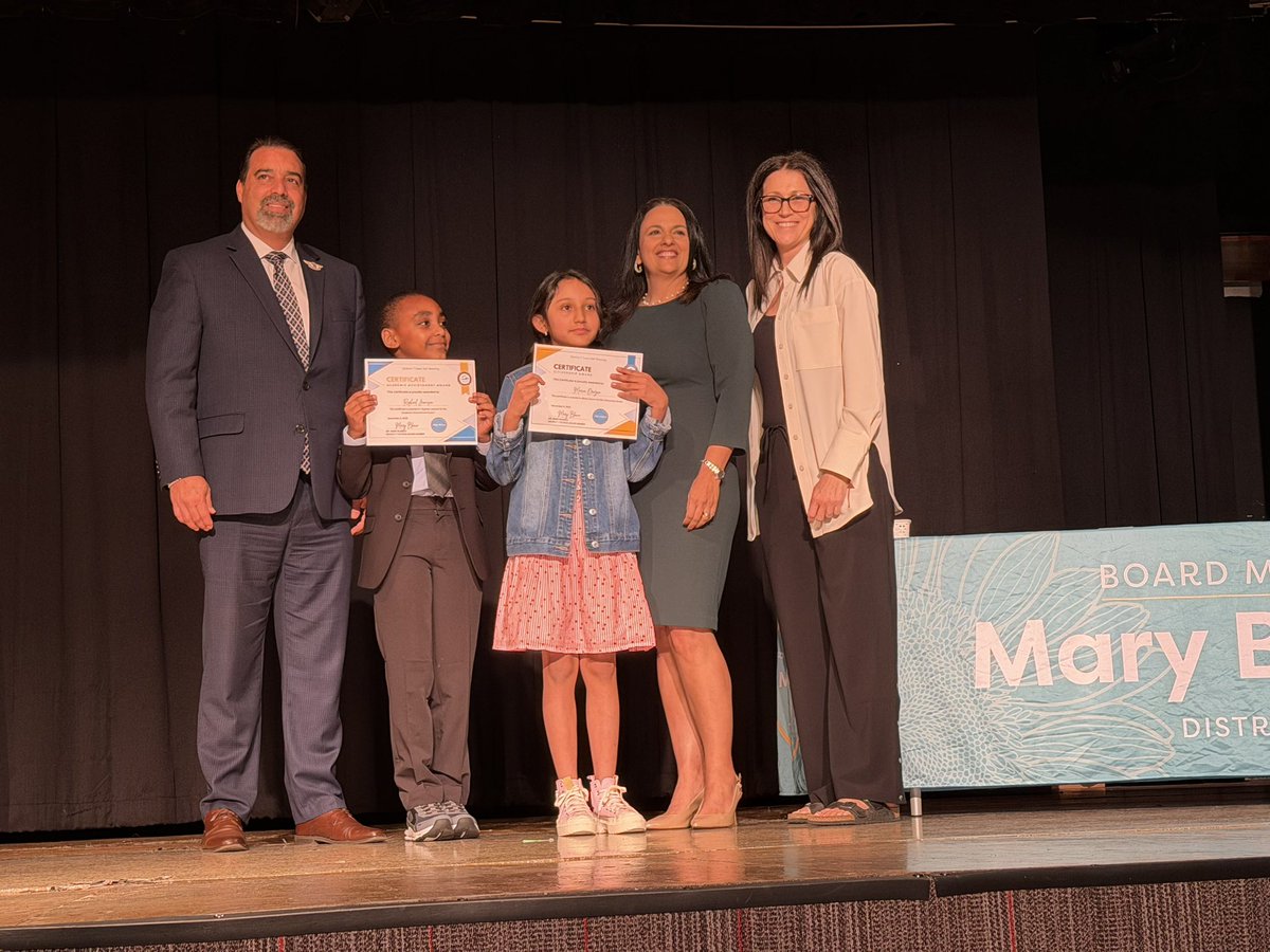 ClaudePepperES tweet media