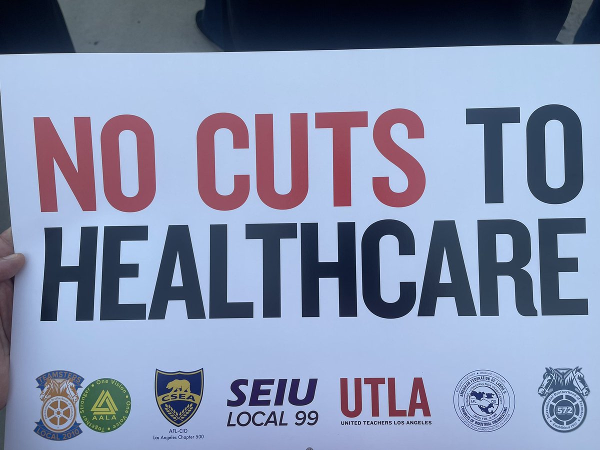 CoachP1311's tweet photo. Protect our teachers!!!! #UTLA https://t.co/ubGrQkieSI