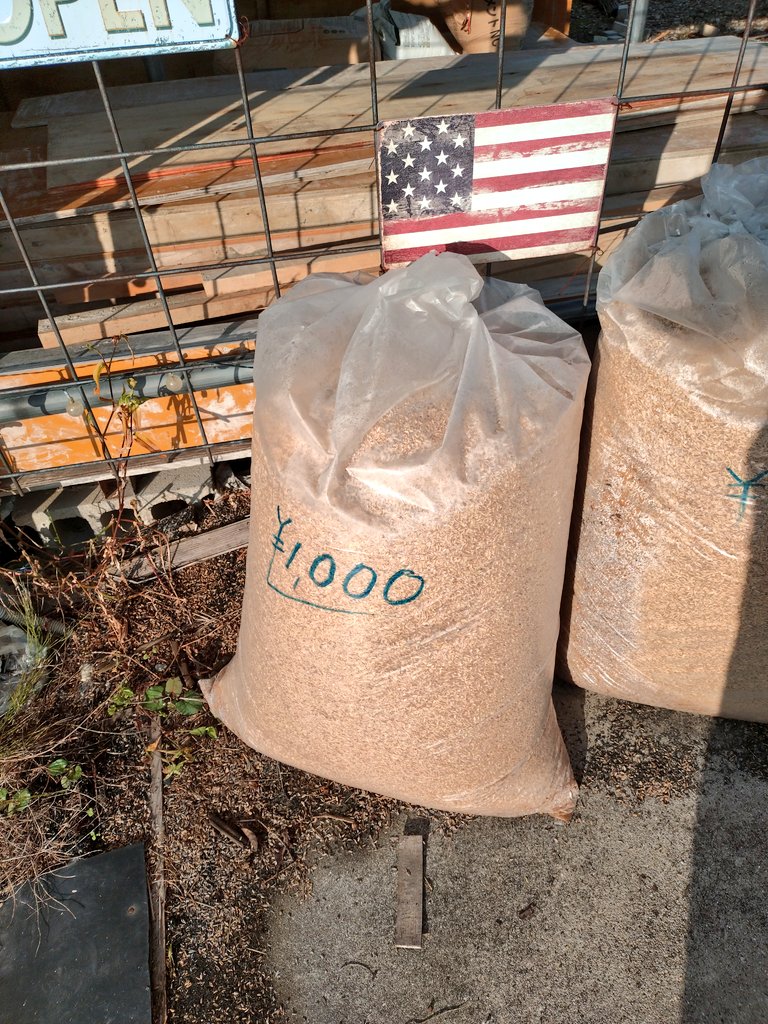 モーニング散歩運用📡
今朝は静か～👂
◾ＣＢ
ならHB87局 57/57(GW)
◾特小(奈良町)
ならAI46局 M5/M5
各局様 TNX FB QSO 😊
無人販売所で籾殻が1,000円で発売中😲　高いのか安いのか❓🤔