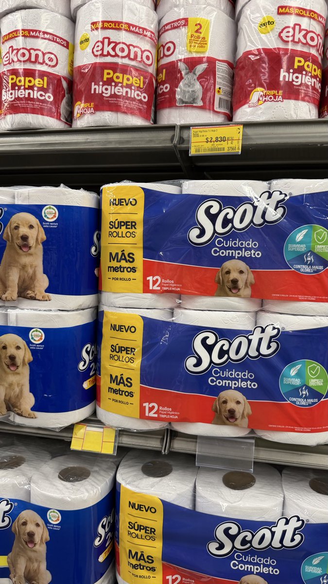Edwardthetenth's tweet photo. @sicsuper gravísimo lo que está pasando en @almacenesexito de Fontanar. De 10 productos que se ven 4 no tienen el valor. Están engañando a los clientes así con valores escondidos. Muchas personas se ven dejando  productos en las cajas https://t.co/ZNYJ2J0SN4