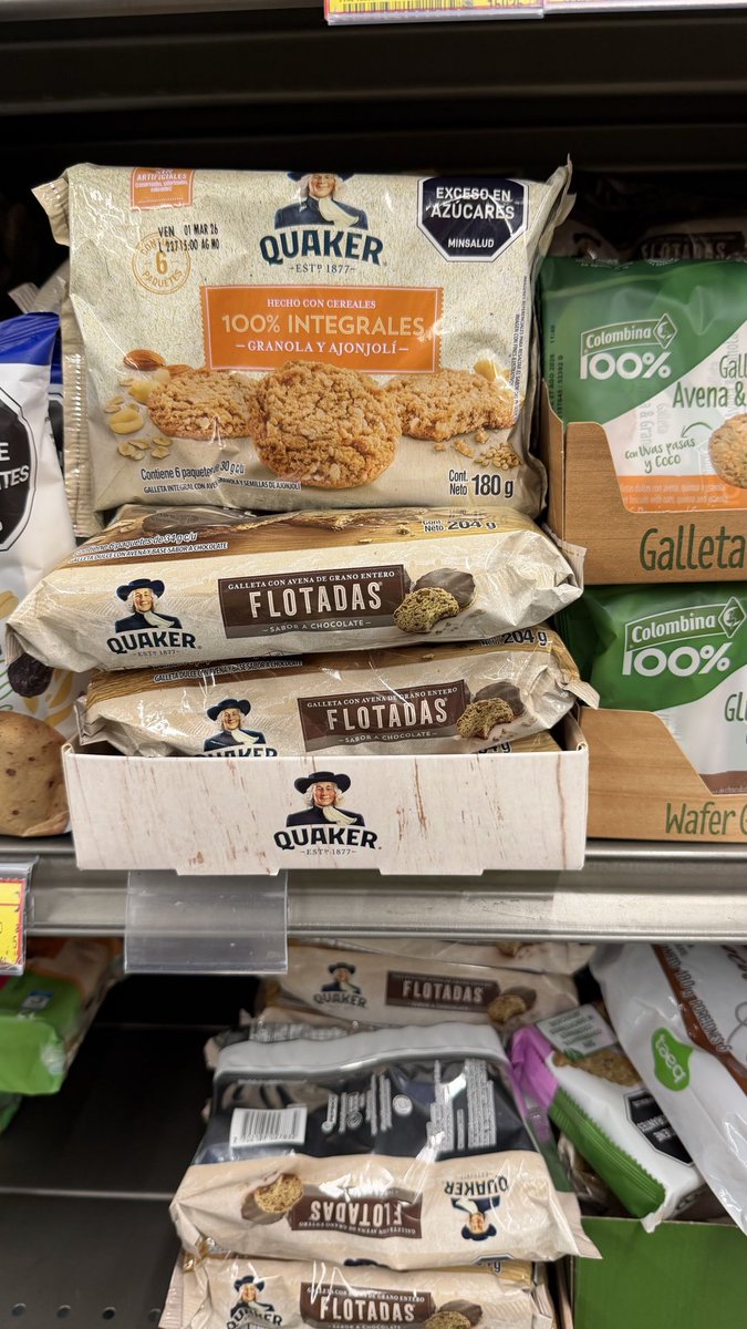 Edwardthetenth's tweet photo. @sicsuper gravísimo lo que está pasando en @almacenesexito de Fontanar. De 10 productos que se ven 4 no tienen el valor. Están engañando a los clientes así con valores escondidos. Muchas personas se ven dejando  productos en las cajas https://t.co/ZNYJ2J0SN4