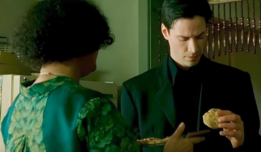 El mero hecho de que Neo acepte una "cookie" para poder hablar con Oráculo en Matrix, es bastante chistoso.