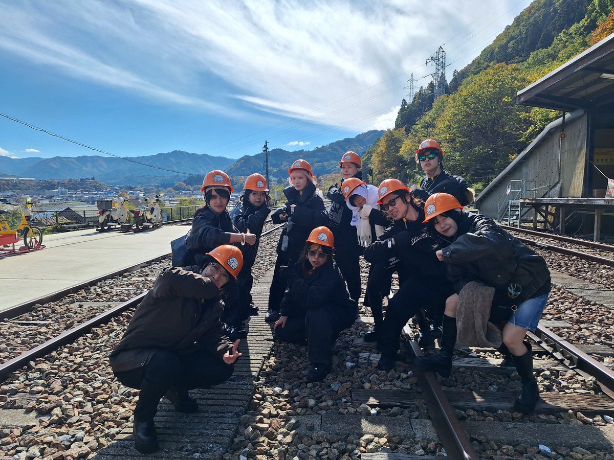 tritt_fur_tritt's tweet photo. 『ありがとうございました！』

社員旅行２日間楽しく過ごし、昨日夜、無事にトリトリ全員、帰京しました。改めて２日間ありがとうございました🙇高山～奥飛騨～白川郷の旅路は最高でした👏各スタッフのSNSからも情報お楽しみ下さい✨

通常営業は本日１１時～。
どうぞよろしくお願いいたしますm(__)m https://t.co/x62eNDHyOl