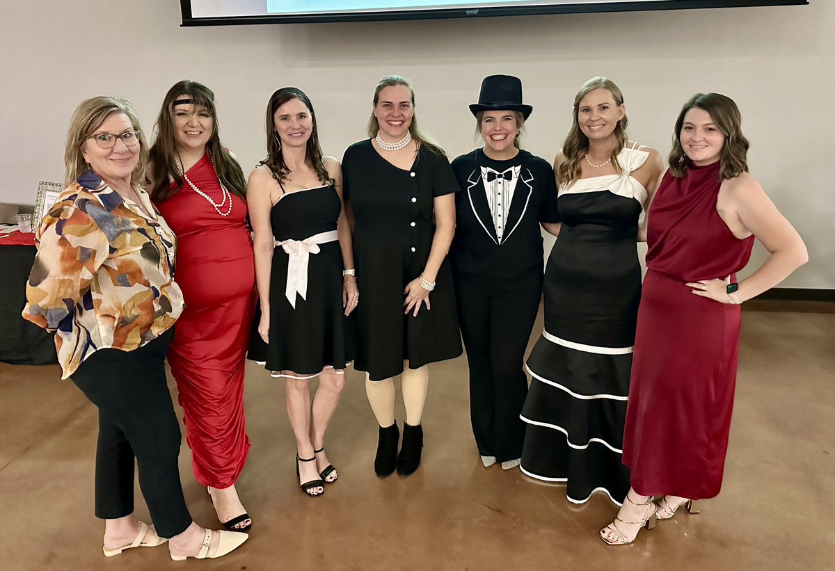 NortexComm's tweet image. Old Hollywood never looked so good 🎬✨ Fabulous fundraising for our Cooke County United Way #SupportLocal #FiberFun #POP