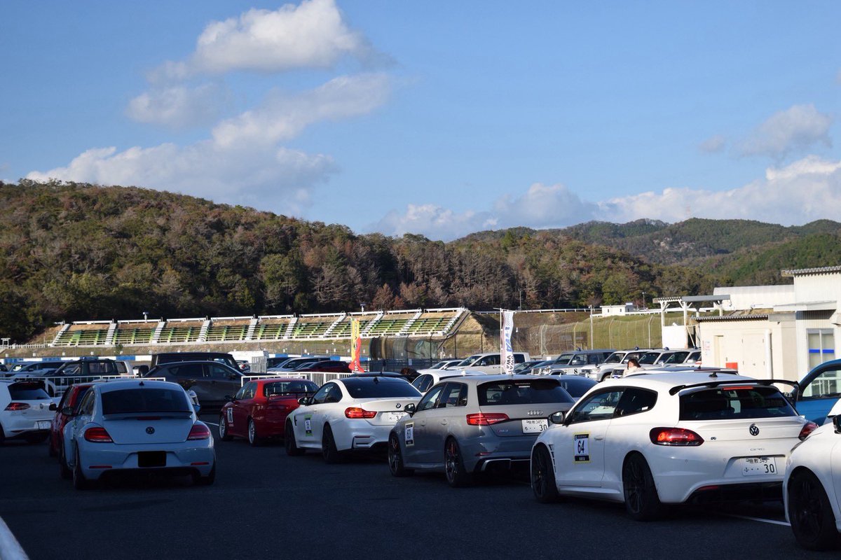 EUROStageTsune's tweet photo. おはようございます!
本日も10:00~19:00で営業します🈺
夕方は社長と引き取りの予約が入ってますので外出していると思います‼︎
中の人は昼前から会社に居ます😎
アルチャレ楽しかったな!
#EUROStage #VW #Audi #岡山県 #倉敷市 #ARCA #ETCC #岡山国際サーキット https://t.co/WCe5uEkFo5