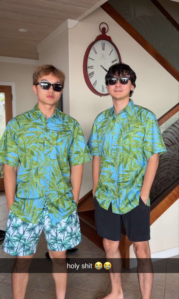 yoxics's tweet image. Jasontheween and TenZ in matching Hawaiian shirts 😭😭