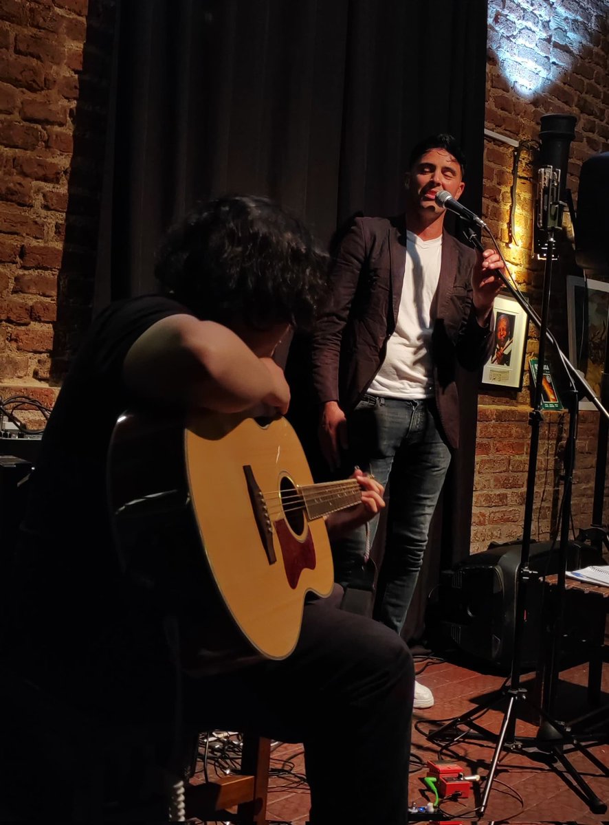 jota_soza's tweet photo. El otro finde salió un toque interesante en el Bar Verde, y pude tocar unos cuantos temitas con amigos.
Las fotitos son de Romi<3 
.
.
.
.
.
#music #musica #música #uruguay #montevideo https://t.co/QnGNtWKf6b
