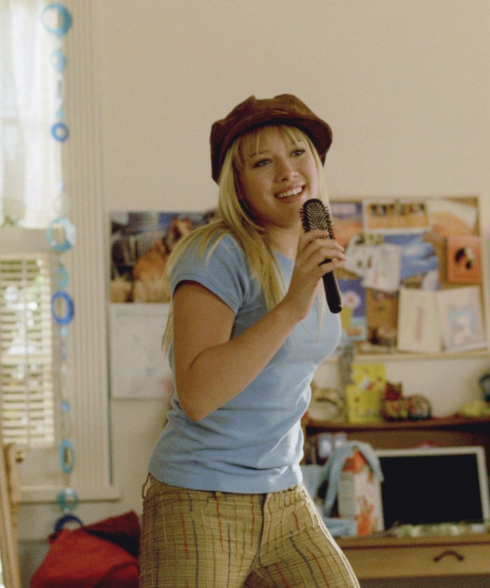Me in my room listening to Hilary Duff’s new song!!!
