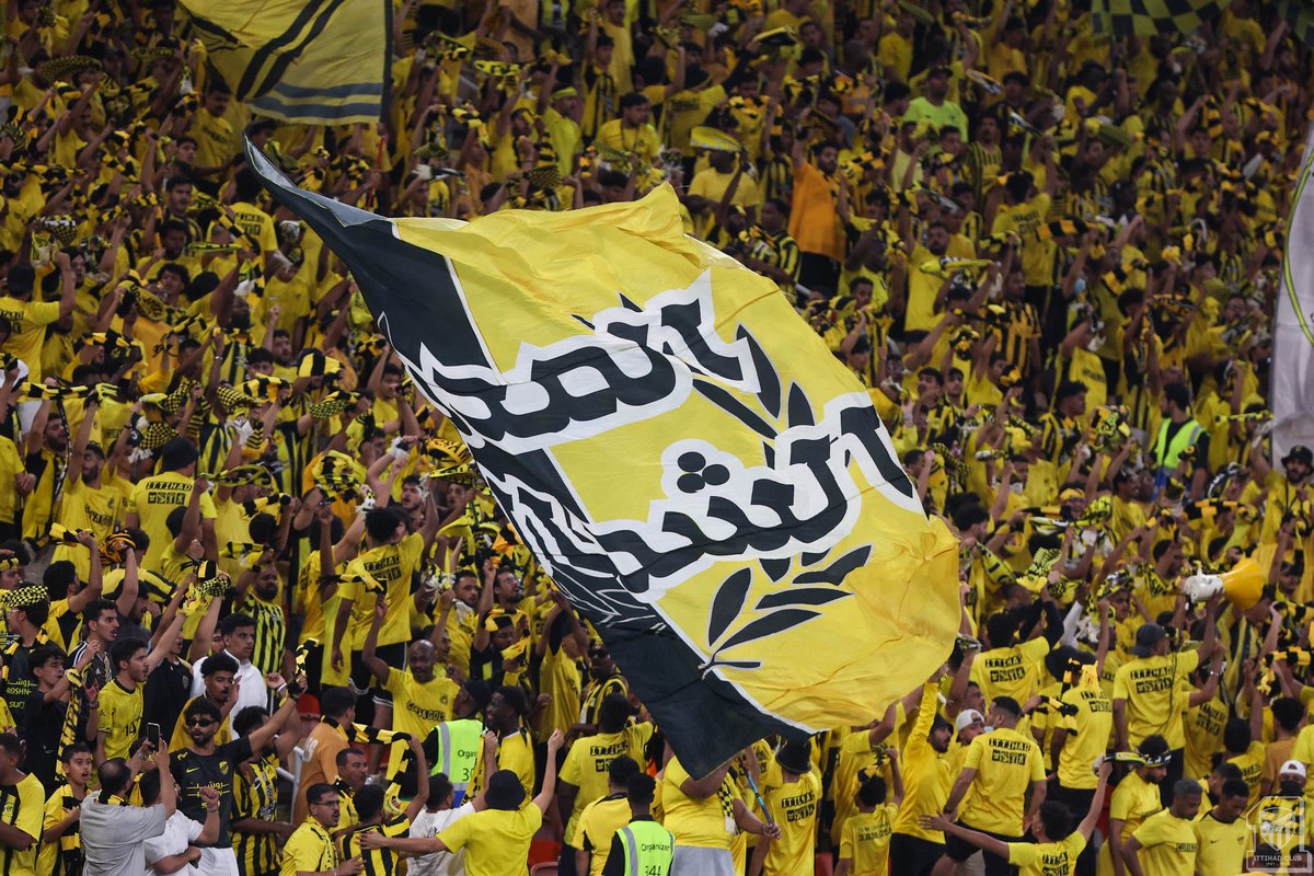 في رواية مائة عام من العزلة يقول اورليانو: ما فائدة الحب إن كان لا يغيّر شيئًا؟
رد عليه ريميدوس : إنه لا يغير العالم، لكنه يجعلنا نحتمله ..

 هكذا يفعل بنا هذا النادي ..