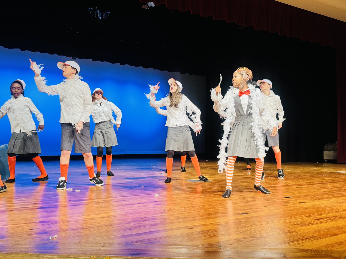 MerriweatherEDU's tweet image. Opening night of Sutton’s fall musical, Disney’s The Little Mermaid, was absolutely incredible! 🧜🏽‍♀️✨ Our students left us amazed with their talent, energy, and heart. So proud of this cast and crew for bringing magic to the stage! 🎭💛🖤 #SuttonStrong @SuttonCougars @apsupdate