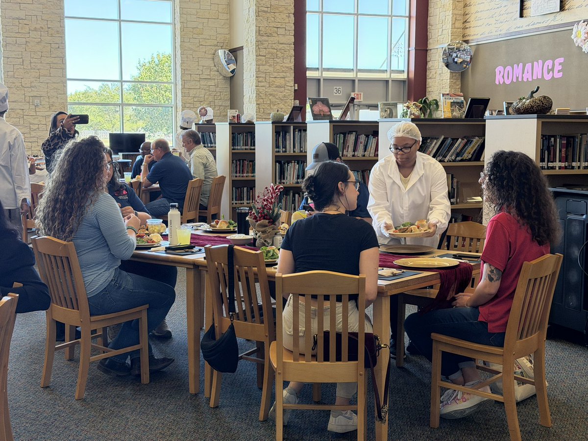 pinkpatterson's tweet photo. My @WeAreGRHS Culinary Crew treated the Fort Bend Chamber to a delicious lunch on the @LamarCISDCTE bus tour on Wednesday! #WeAreGR @grhsculinary @msbyarsculinary https://t.co/SG5nlq9cEf