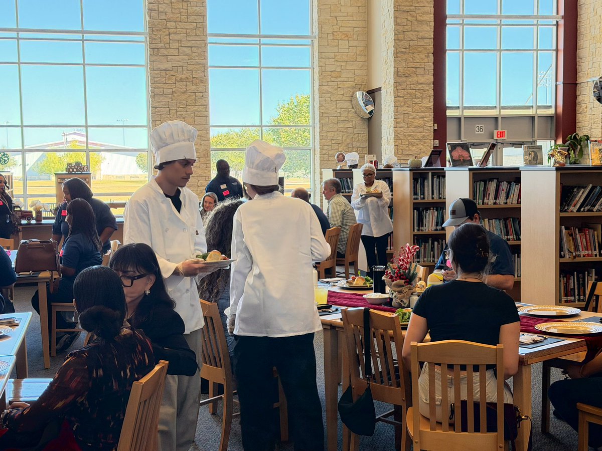 pinkpatterson's tweet photo. My @WeAreGRHS Culinary Crew treated the Fort Bend Chamber to a delicious lunch on the @LamarCISDCTE bus tour on Wednesday! #WeAreGR @grhsculinary @msbyarsculinary https://t.co/SG5nlq9cEf