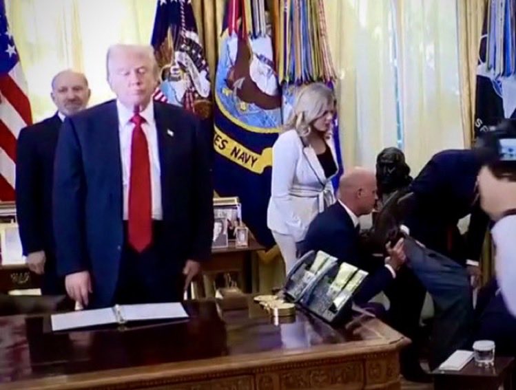 SenseAndNon's tweet photo. The man who wants to starve kids for political purposes is as caring in person for others in need.  

A person faints in the Oval Office and he doesn’t bother to help.  Just stands there.  Blank eyed and wondering why people aren’t paying attention to him.  The pedophile. https://t.co/BU6PqZSU0w