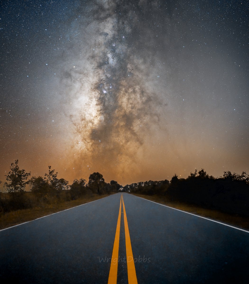 The Milky Way core sets for the winter in this shot along the Forgotten Coast of #Florida a few weeks ago. As we orbit the Sun, the core goes behind the Sun. It will be back in late February, as it rises in the eastern sky just before sunrise. 

#FLwx #Astrophotography #space