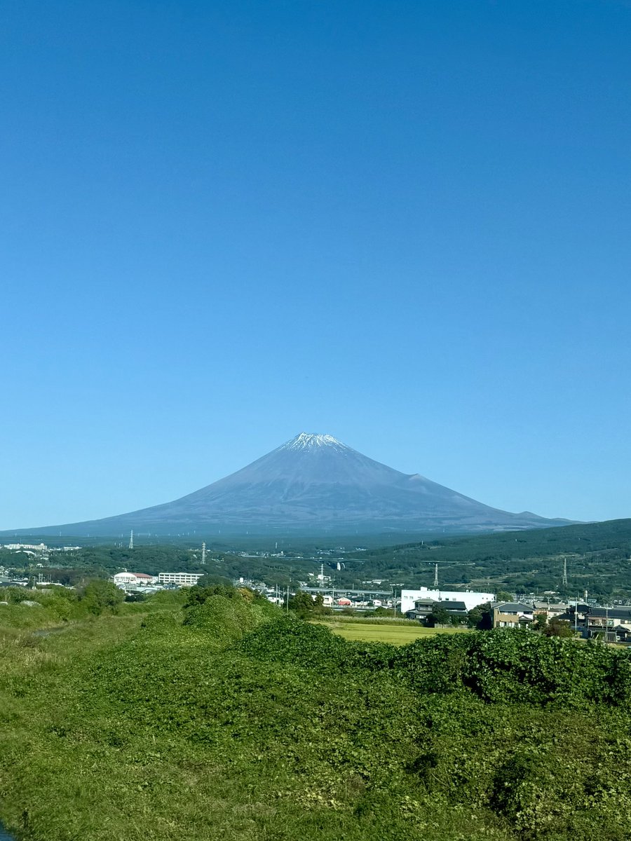 今朝の富士山は清々しい🗻