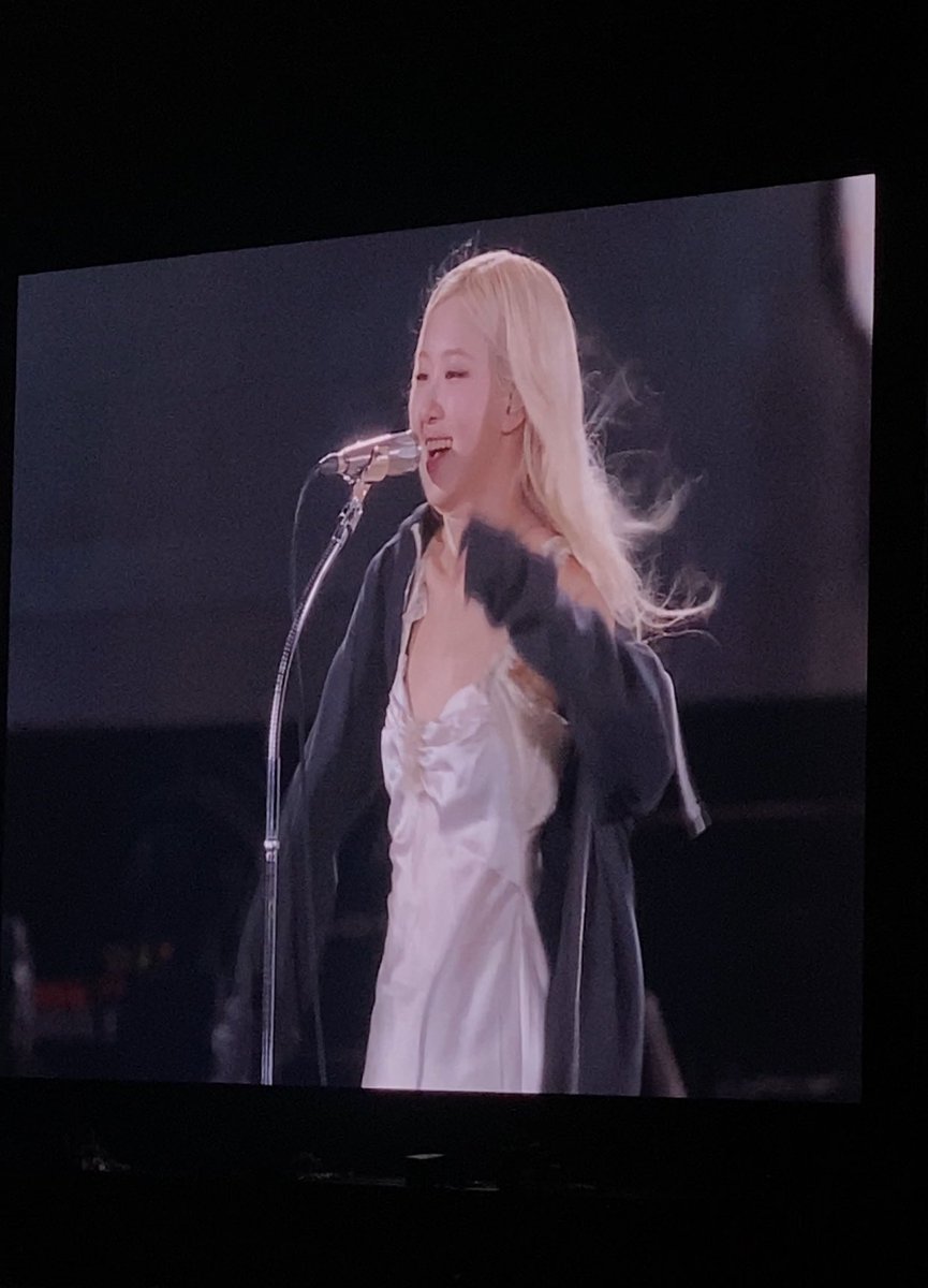 venicechics's tweet photo. ikutan doooongggggg

meet my number one girl ☝🏻❤️

#DEADLINE_IN_JAKARTA #DEADLINE 
#BLACKPINKinJKT
#BlackpinkinJakarta #ROSÉ https://t.co/h069Evo4Ln