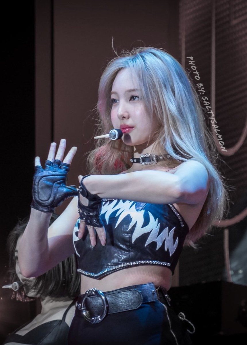 acenayeon's tweet photo. she’s so breathtaking https://t.co/5aB8vxf373