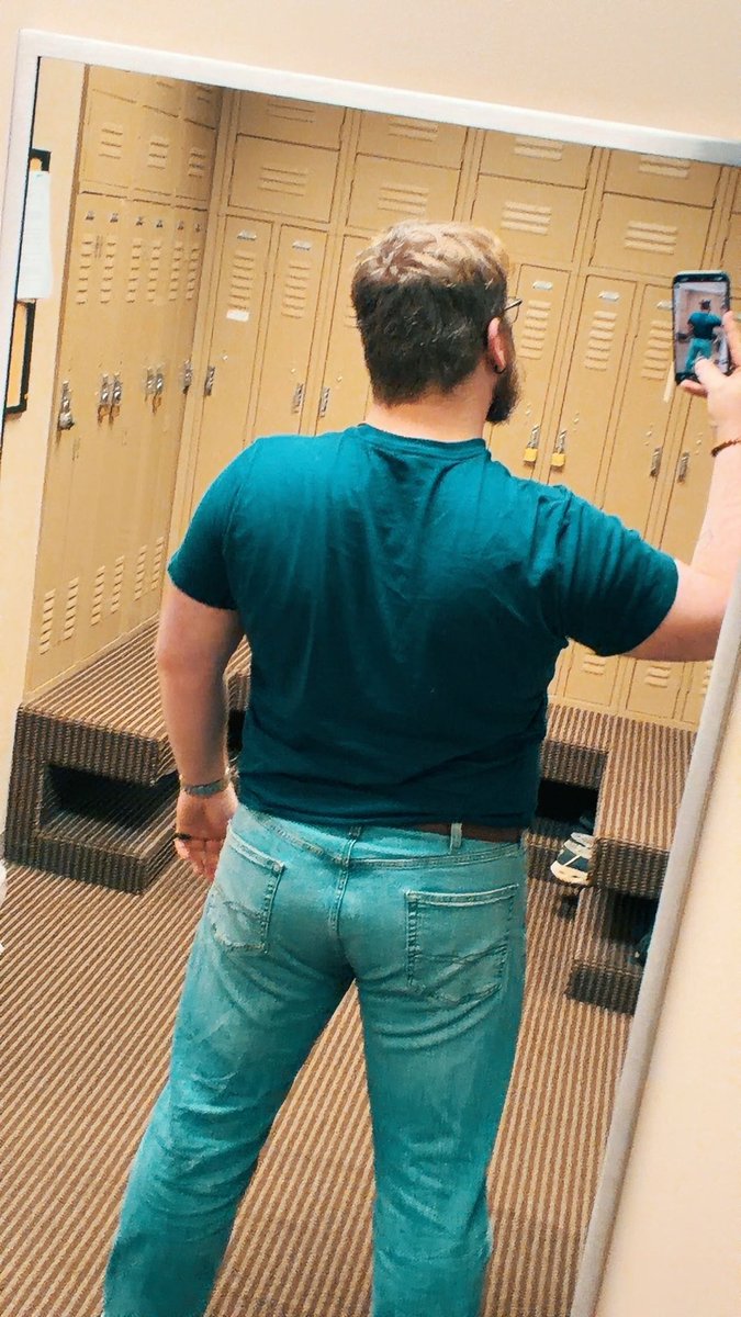 floatonbygemini's tweet photo. Dressed casual at work today, forgot how good jeans feel, especially with nothing under them 😜 

#gay #lockerroom #burly #commado https://t.co/I4auEmguTZ