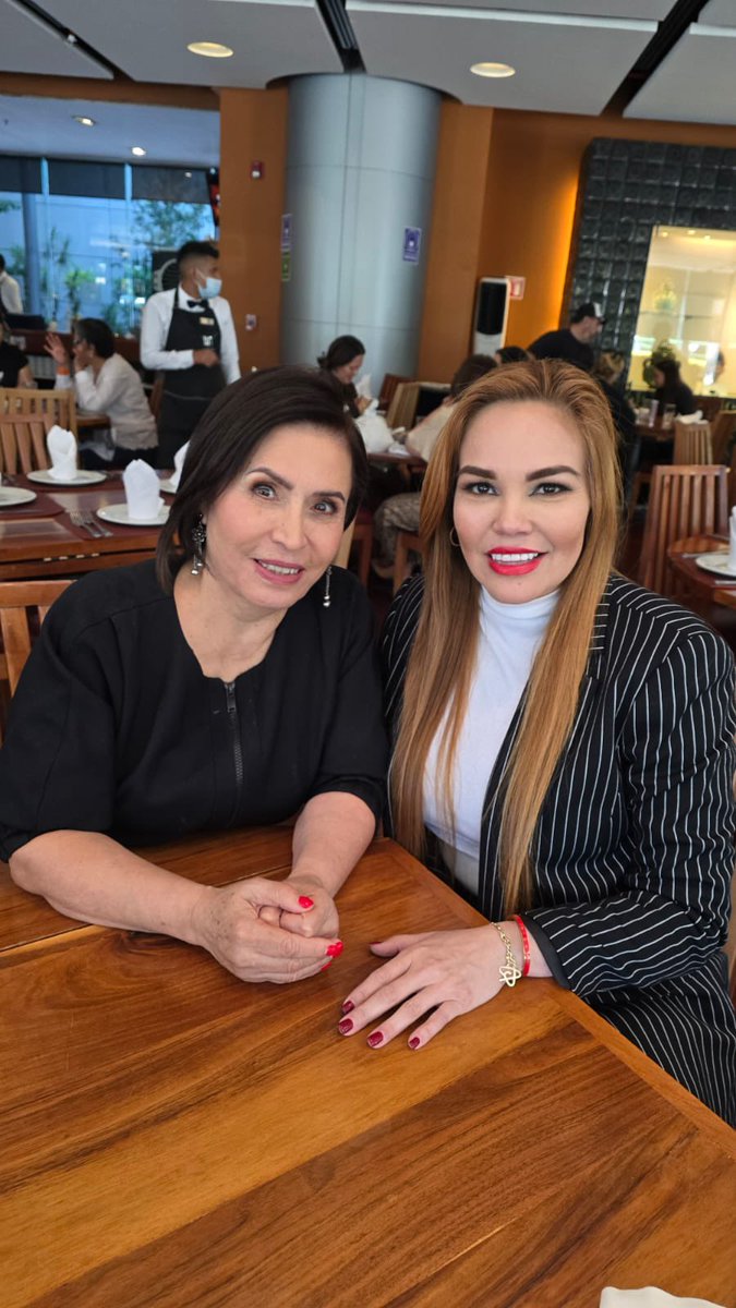 Me dio mucho gusto saludar a la diputada <a href="/PaolaGarateV/">Paola Gárate</a> 
Intercambiamos opiniones sobre la necesidad de rescatar #Sinaloa y luchar por La paz y la seguridad en esa entidad