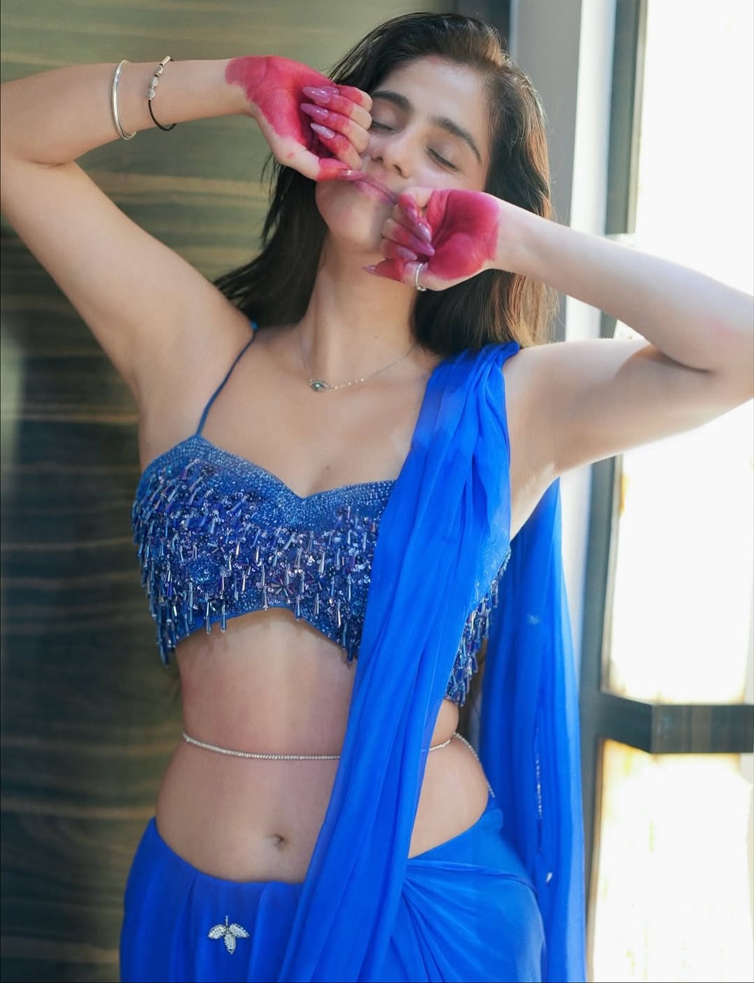 G5HWwZVbIAQ_KZb?format=jpg&name=large